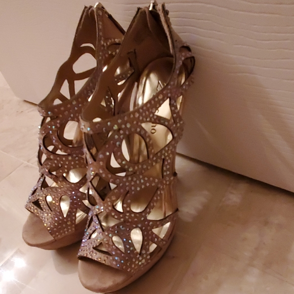 Heels - Picture 2 of 4